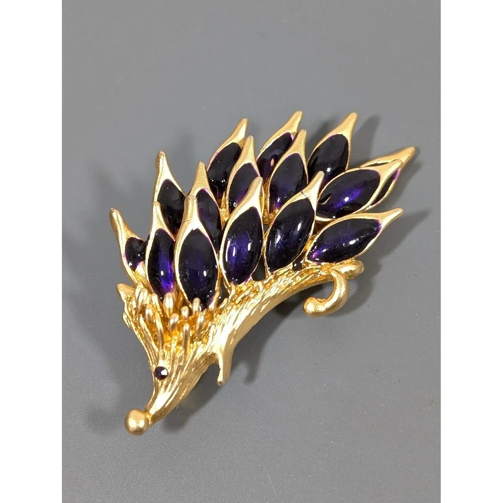 Vintage Gold Tone‎ Hedgehog Brooch Purple Enamel Figural Pin Animal